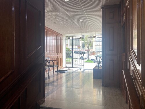 Breathtaking City View 3-BR Elevator Apartment