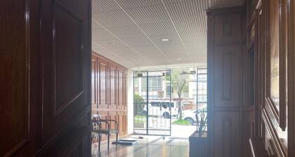 Breathtaking City View 3-BR Elevator Apartment