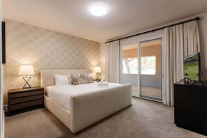 5 habitaciones, tabla de planchar con plancha y cuna de viaje