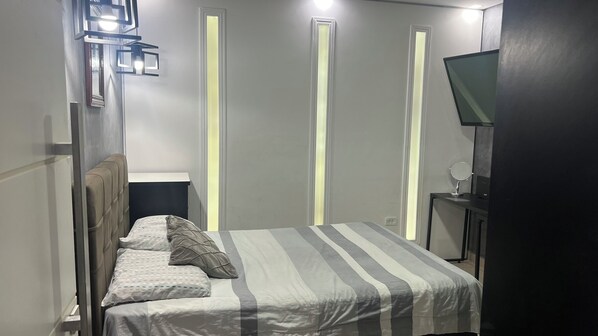 2 bedrooms, iron/ironing board, WiFi, bed sheets