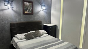 2 室のベッドルーム、アイロン / アイロン台、WiFi、ベッドシーツ