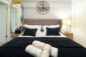 1 bedroom, desk, iron/ironing board, WiFi