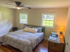 2 bedrooms, free WiFi, bed sheets - Charming 2-bedroom bungalow in delightful Carrboro. (Carrboro)
