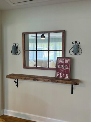 Interior - Charming 2-bedroom bungalow in delightful Carrboro. (Carrboro)