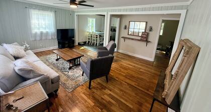 Charming 2-bedroom bungalow in delightful Carrboro.
