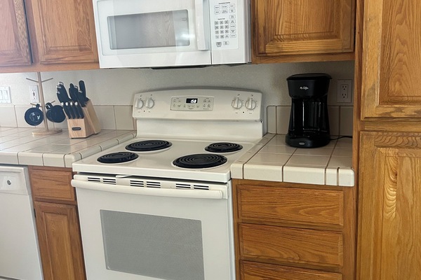 Microondas, horno, placa de cocina, lavavajillas