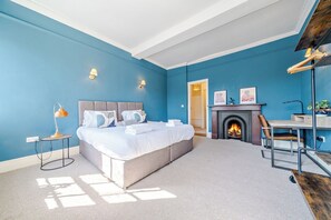 6 bedrooms, desk, iron/ironing board, WiFi