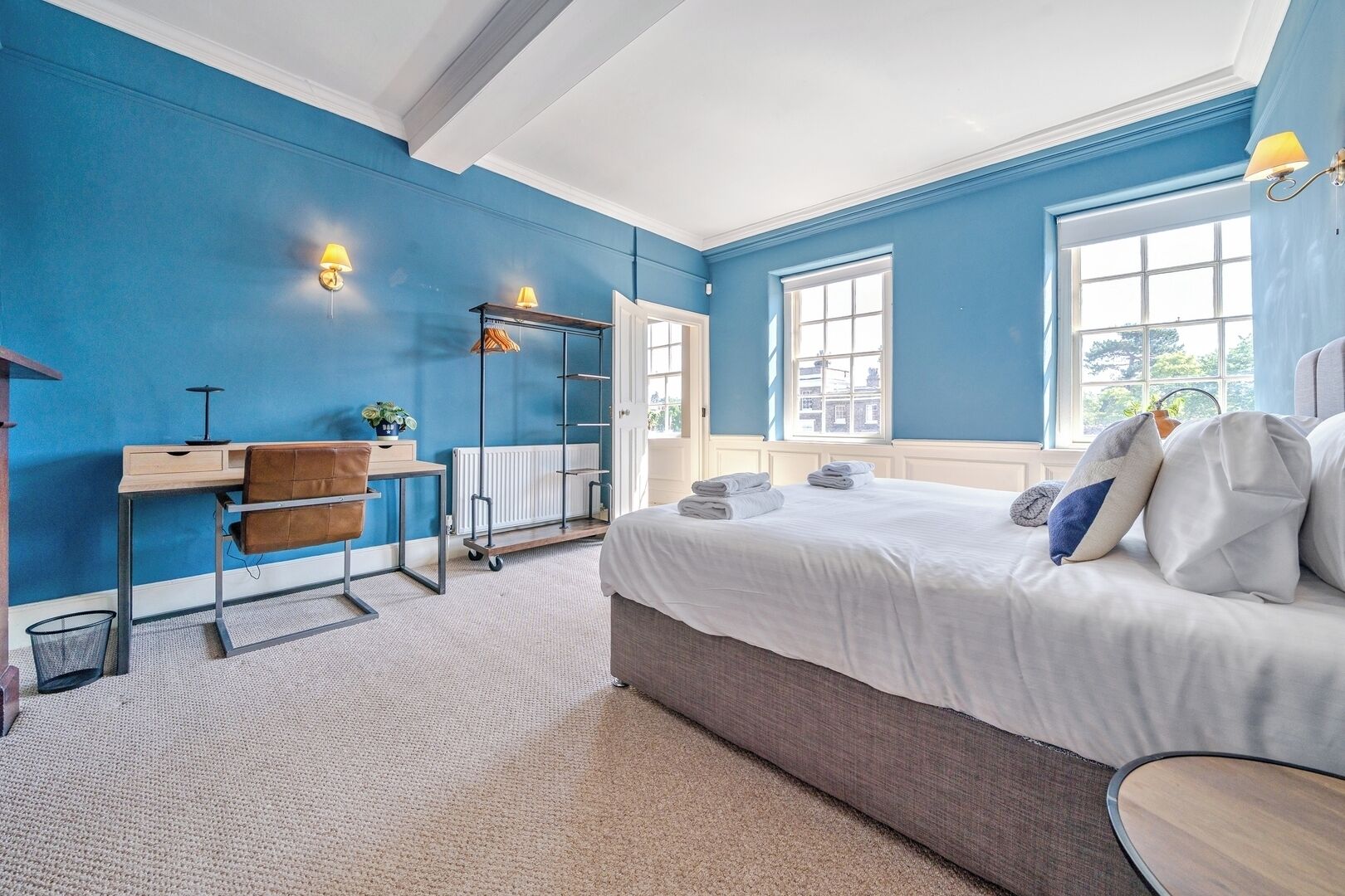 6 bedrooms, desk, iron/ironing board, WiFi