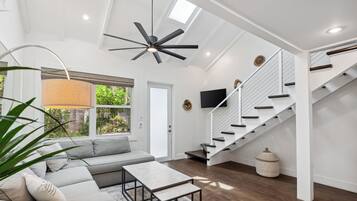 Smart TV, table tennis