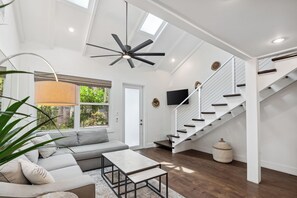 Téléviseur connecté, table de ping-pong