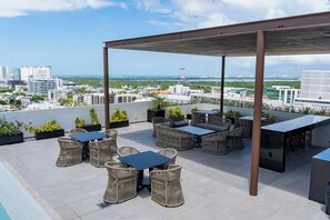 تناول الطعام بالخارج