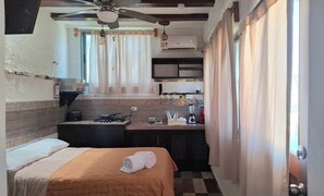 1 habitación, tabla de planchar con plancha, wifi y ropa de cama