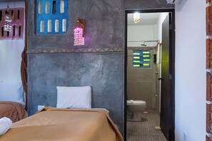 1 chambre, fer et planche à repasser, Wi-Fi, draps fournis