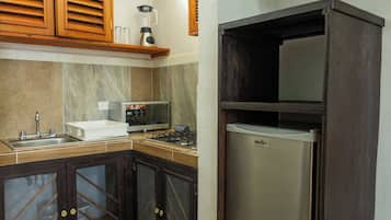 Microwave, stovetop, coffee/tea maker, cookware/dishes/utensils