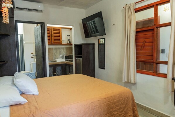 Iron/ironing board, WiFi, bed sheets
