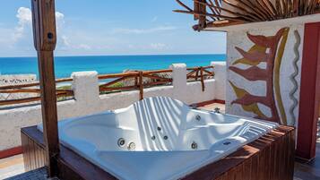Outdoor spa tub