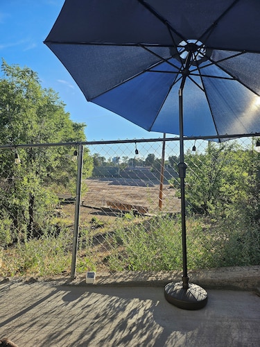 Charming 3-bedroom, pet-friendly home with AC, one mile from downtown Courthouse