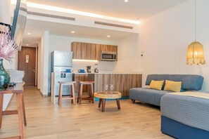 TV - Amazing Studio W/Terrace and Pool View (Playa del Carmen)