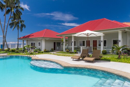 Luxury 2-bedroom Beachfront Villa with AC. Discounted long term stay rates
