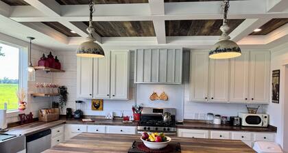 Charming farmhouse stay at Hay Meadow Acres in Diana, TX — enjoy country living.