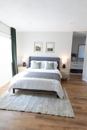 5 bedrooms, iron/ironing board, WiFi, bed sheets