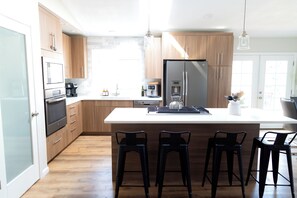 電子レンジ、オーブン、コンロ、食器洗い機