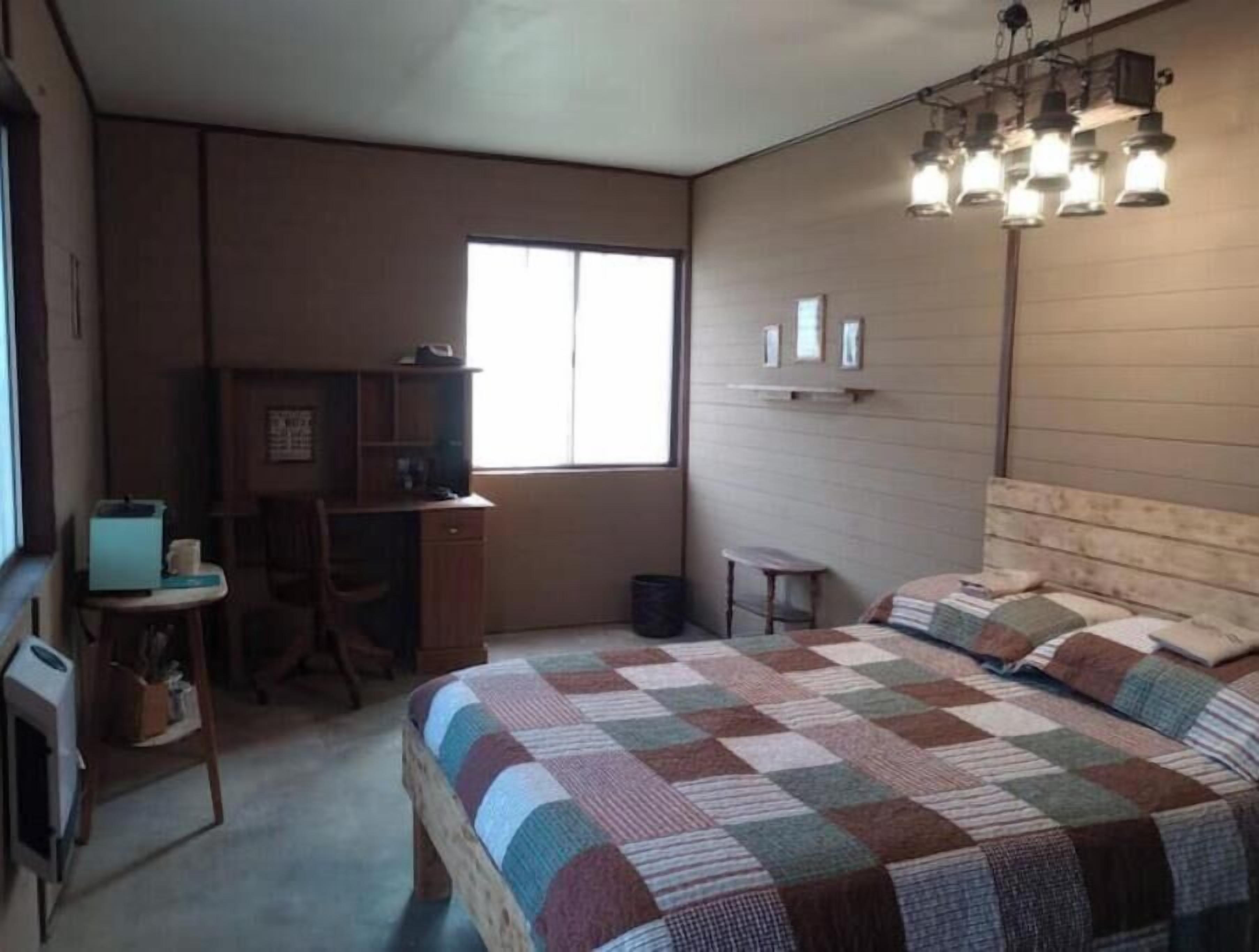 1 bedroom, bed sheets