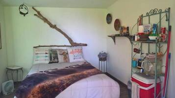 1 bedroom, bed sheets