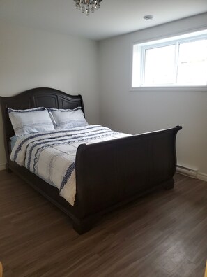 2 bedrooms, iron/ironing board, WiFi, bed sheets