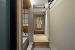 Business class B | Desk, free WiFi