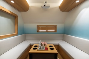 First Class | Desk, free WiFi