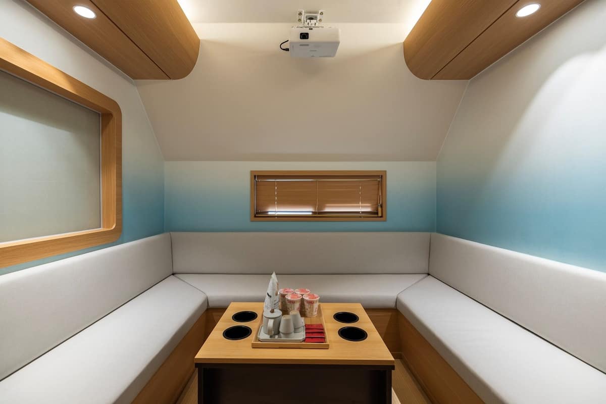First Class | Free WiFi, bed sheets