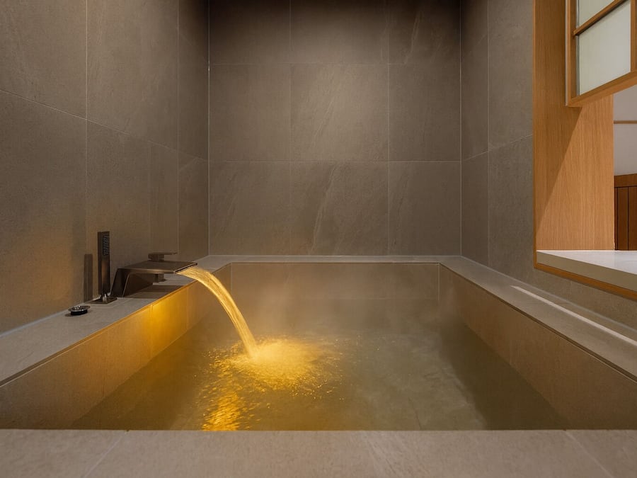 Private spa tub