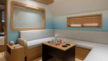 First Class | Free WiFi, bed sheets