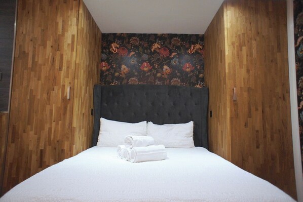 Iron/ironing board, Internet, bed sheets