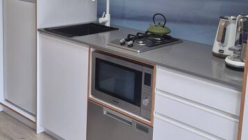 Micro-ondes, four, plaque de cuisson, lave-vaisselle