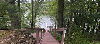 Spacious 5 bedroom cabin in charming Hayward on Windigo Lake