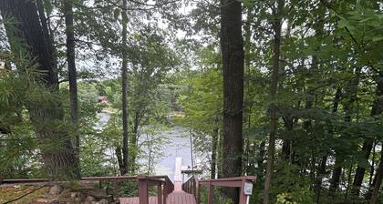 Spacious 5 bedroom cabin in charming Hayward on Windigo Lake