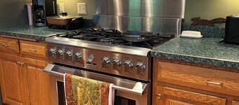 Spacious 4-bedroom cabin in charming Hayward on Windigo Lake