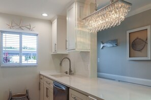 Microwave, oven, dishwasher, coffee/tea maker