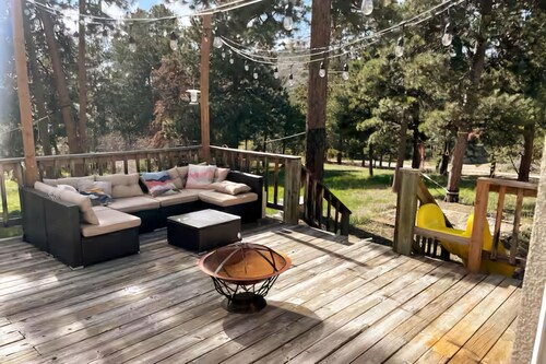 Getaway to the woods SLEEPS 12 For the whole family in Larkspur, CO!