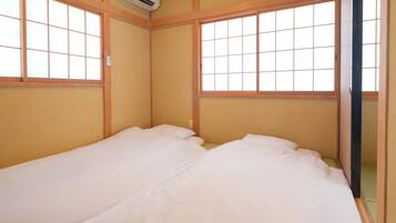 Free WiFi, bed sheets