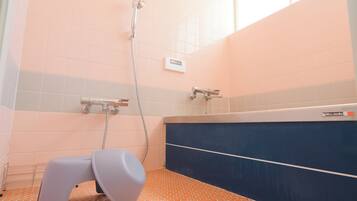 Townhome, Balcony, Garden View | Bilik Mandi