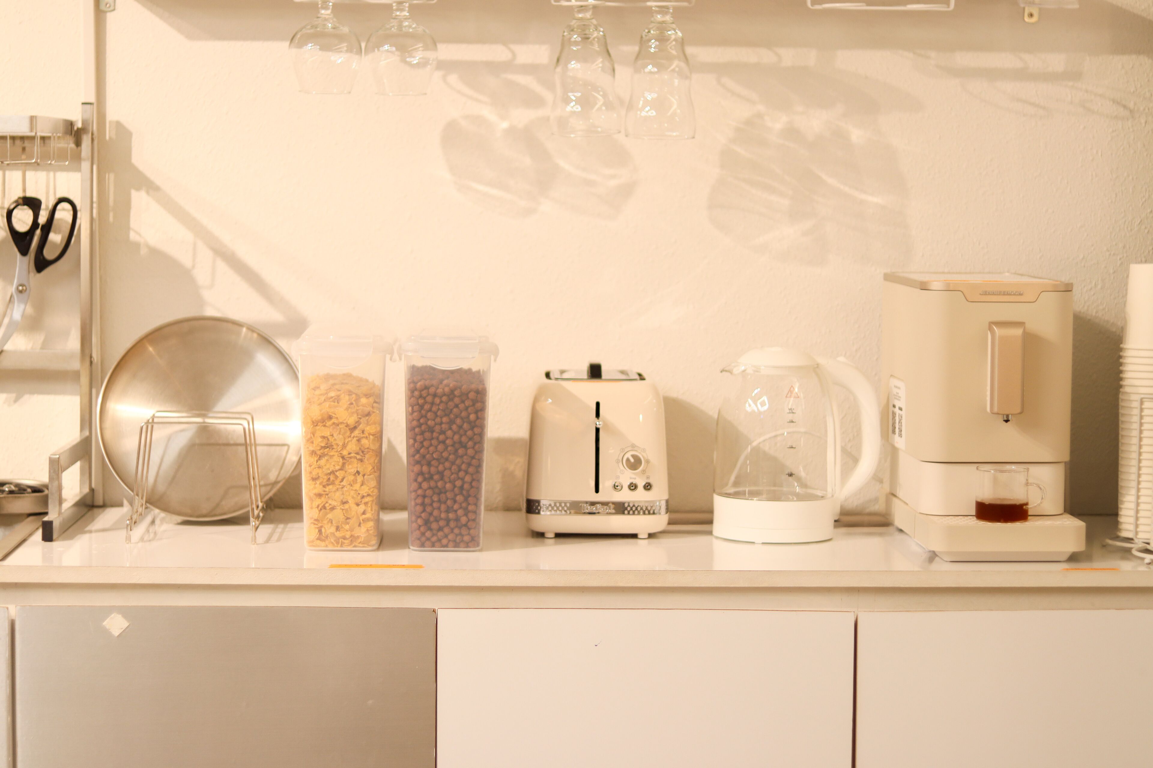 冰箱、微波炉、烤箱、炉灶