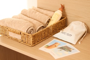 Pillowtop beds, in-room safe, desk, laptop workspace