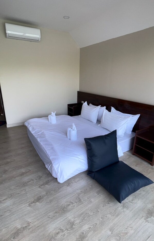 Comfort Suite, Balcony, River View | Free WiFi