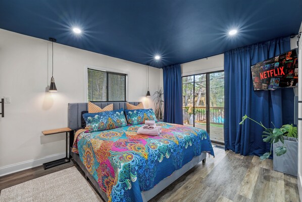 4 bedrooms, iron/ironing board, WiFi, bed sheets