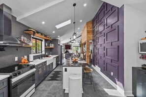 電子レンジ、オーブン、コンロ、食器洗い機