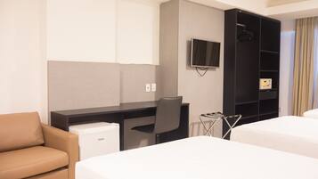 Basic Triple Room | In-room safe, laptop workspace, free WiFi