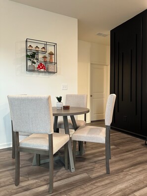 Dining - Stylish and Open concept Retreat in Clayton, NC (Clayton)